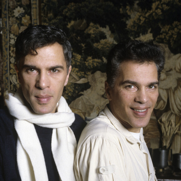 Archives - En France, à Paris, Igor et Grichka Bogdanoff chez eux le 7 mars 1994.