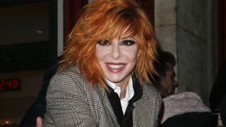 Mylène Farmer giflée par une bonne soeur : l'étonnante anecdote de la chanteuse sur son enfance