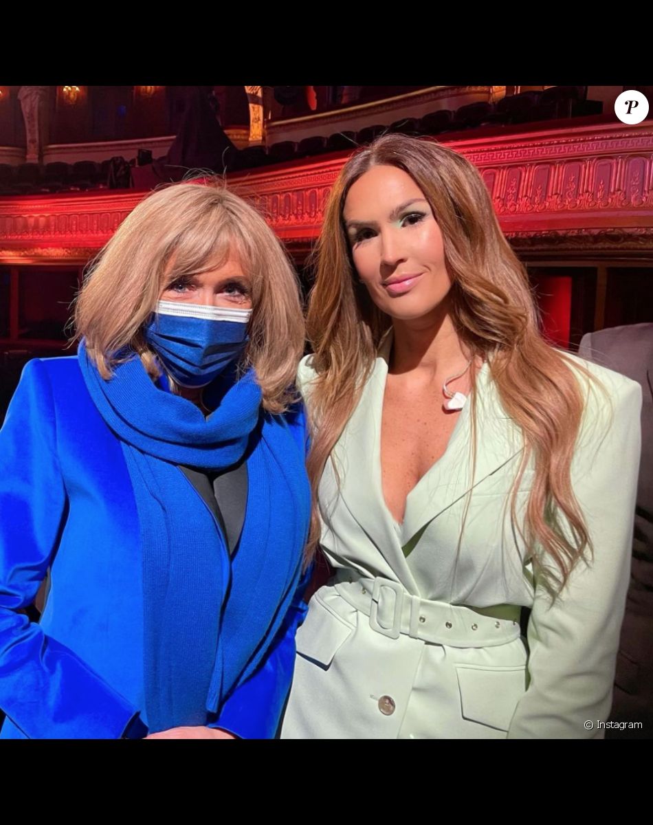 Brigitte Macon, qui dirige la 32e opération des Pièces Jaunes et Vitaa lors de l'enregistrement de l'émission "Symphonie pour la vie", qui sera diffusée prochainement sur France 3.