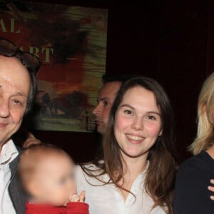 Exclusif - Chantal Ladesou avec son mari Michel Ansault, leur fille Clémence Ansault et ses enfants - After-show de Chantal Ladesou au Casino de Paris. © Philippe Baldini/Bestimage