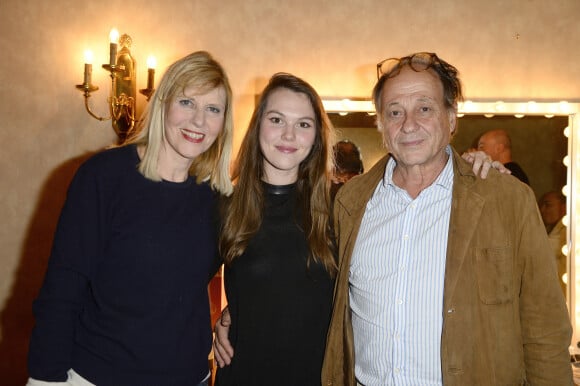 Exclusif - Chantal Ladesou avec sa fille Clémence Ansault et son mari Michel Ansault dans sa loge lors de la pièce de théâtre "Nelson" au théâtre de la Porte-Saint-Martin à Paris le 24 septembre 2014.