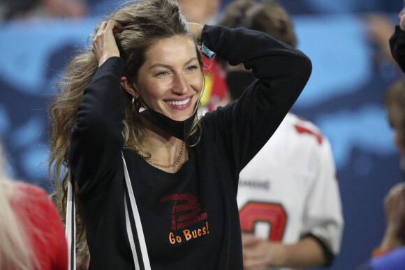 Gisele Bündchen est venue soutenir son mari Tom Brady au Superbowl à Tampa le 7 février 2021. Tampa Bay a remporté le deuxième Super Bowl de son histoire en détrônant Kansas City (31-9), dimanche à Tampa (Floride) où le quarterback Tom Brady est entré un peu plus dans la légende du football américain avec un 7e sacre en dix finales. © Dirk Shadd/Tampa