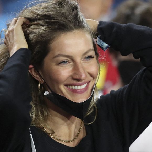 Gisele Bündchen est venue soutenir son mari Tom Brady au Superbowl à Tampa le 7 février 2021. Tampa Bay a remporté le deuxième Super Bowl de son histoire en détrônant Kansas City (31-9), dimanche à Tampa (Floride) où le quarterback Tom Brady est entré un peu plus dans la légende du football américain avec un 7e sacre en dix finales. © Dirk Shadd/Tampa