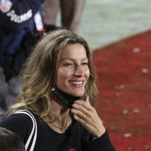 Gisele Bündchen est venue soutenir son mari Tom Brady au Superbowl à Tampa le 7 février 2021. Tampa Bay a remporté le deuxième Super Bowl de son histoire en détrônant Kansas City (31-9), dimanche à Tampa (Floride) où le quarterback Tom Brady est entré un peu plus dans la légende du football américain avec un 7e sacre en dix finales. © Dirk Shadd/Tampa Bay Times via ZUMA Wire / Bestimage 