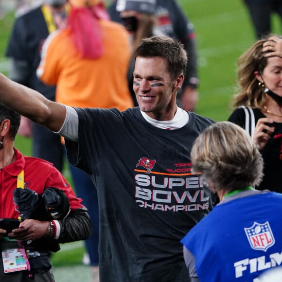 Tom Brady fêtant son septième Super Bowl avec sa femme Gisele Bündchen au Raymond James Stadium à Tampa, le 7 février 2021. Les Buccaneers (avec Tom Brady) ont battu les Chiefs 31-9. Photo by Kevin Dietsch/UPI/ABACAPRESS.COM