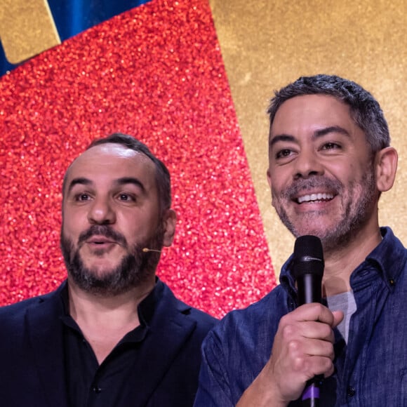 Exclusif - François-Xavier Demaison et Manu Payet - Vente aux enchères au profit du Secours Populaire - Grande soirée solidaire et festive "Secours Pop La Grande Soirée" au Cirque d'Hiver à Paris, diffusée en direct le 6 février sur France 2, © Tiziano Da Silva - Cyril Moreau / Bestimage 