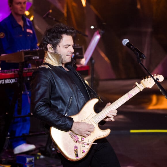 Exclusif - Matthieu Chedid - Grande soirée solidaire et festive "Secours Pop La Grande Soirée" au Cirque d'Hiver à Paris, diffusée en direct le 6 février sur France 2 © Tiziano Da Silva - Cyril Moreau / Bestimage 