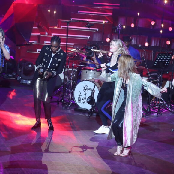 Exclusif - Matthieu Chedid, Tété, Catherine Ringer, Irma, Cécile Cassel (HollySiz), Vanessa Paradis - Grande soirée solidaire et festive "Secours Pop La Grande Soirée" au Cirque d'Hiver à Paris, diffusée en direct le 6 février sur France 2 © Tiziano Da Silva - Cyril Moreau / Bestimage 