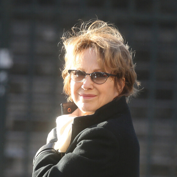 Nathalie Baye - Arrivées des personnalités en l'église de La Madeleine pour les obsèques de Johnny Hallyday à Paris. Le 9 décembre 2017