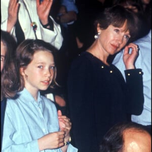 Archives - Laura Smet et Nathalie Baye au concert de Johnny Hallyday en 1993. 