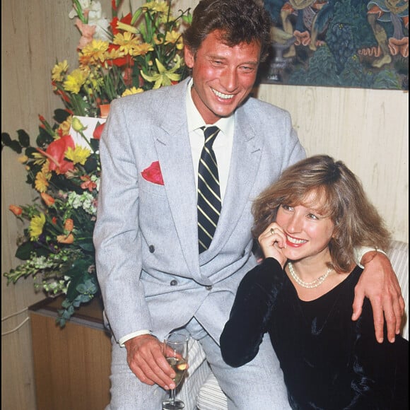 Archives - Johnny Hallyday et Nathalie Baye à la générale de la pièce "Marguerite et les autres"