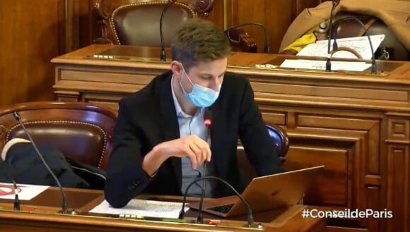 L'élu Maxime Cochard lors d'une séance du Conseil de Paris.