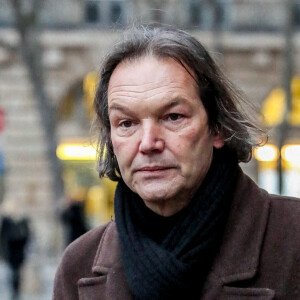 Pierre Hossein (Fils du défunt) - Sorties de la messe en hommage à Robert Hossein en l'église Saint-Sulpice à Paris. Le 9 février 2021