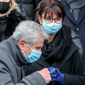 Claude Lelouch et sa compagne Valérie Perrin, la première dame Brigitte Macron - Sorties de la messe en hommage à Robert Hossein en l'église Saint-Sulpice à Paris. Le 9 février 2021