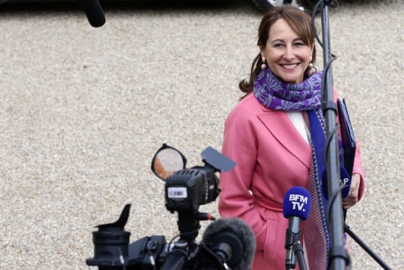 Ségolène Royal, ministre de l'environnement, de l'énergie et de la mer, chargée des relations internationales sur le climat  à la sortie du conseil des ministres au palais de l'Elysée à Paris, le 21 décembre 2016.