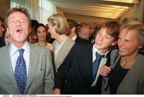Bernard Kouchner, Christine Ockrent et leur fils Alexandre à Paris en 2001.