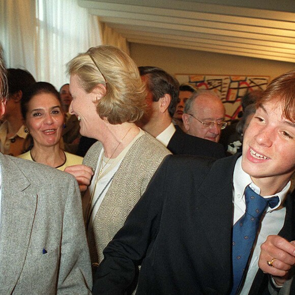 Bernard Kouchner, Christine Ockrent et leur fils Alexandre à Paris en 2001.