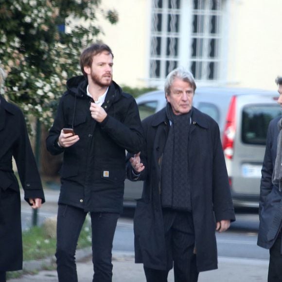 Exclusif - Christine Ockrent, son fils Alexandre Kouchner, son compagnon Bernard Kouchner et Jean Kouchner le frère de Bernard - Obsèques de Evelyne Pisier (ex femme de Bernard Kouchner et soeur de Marie-France Pisier) au cimetière La Guicharde à Sanary-sur-Mer.