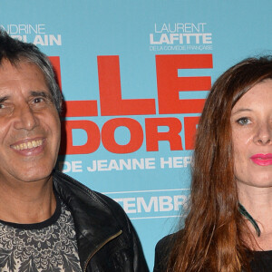 Julien Clerc et sa femme Hélène Grémillon - Avant-première du film "Elle l'adore" au cinéma UGC Normandie à Paris, le 15 septembre 2014. 