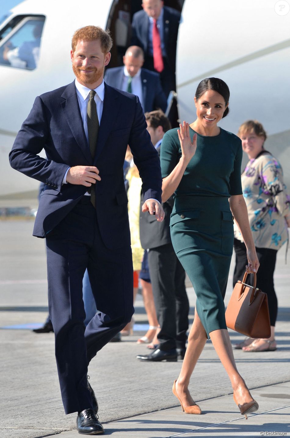 Le prince Harry, duc de Sussex et sa femme Meghan Markle, duchesse de Sussex arrivent à l'aéroport de Dublin, le 10 juillet 2018.