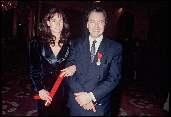 Archives - Rosalie Van Breemen et son homme Alain Delon - remise de la médaille de la Légion d'honneur