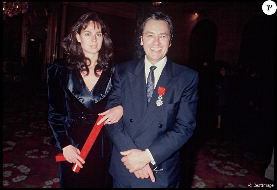 Archives - Rosalie Van Breemen et son homme Alain Delon - remise de la