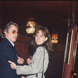 Archives - Alain Delon et Rosalie Van Breemen - représentation de la pièce "La trilogie de Pagnol" en 1992 à Paris.