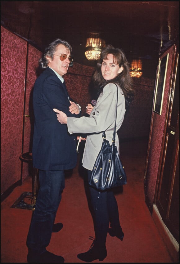 Archives - Alain Delon et Rosalie Van Breemen - représentation de la pièce "La trilogie de Pagnol" en 1992 à Paris.