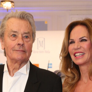 Alain Delon et Rosalie van Breemen - Soirée "Movie meets Media" à l'hôtel Atlantic Kempinski à Hambourg. le 30 novembre 2015