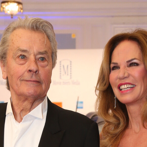 Alain Delon et Rosalie van Breemen - Soirée "Movie meets Media" à l'hôtel Atlantic Kempinski à Hambourg. le 30 novembre 2015