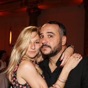 Exclusif - François-Xavier Demaison et sa compagne Anaïs Tihay lors de la seconde édition de 'Les plumes d'Or du Vin et de la gastronomie' au Pavillon Cambon à Paris le 13 Juin. © Denis Guignebourg/BestImage