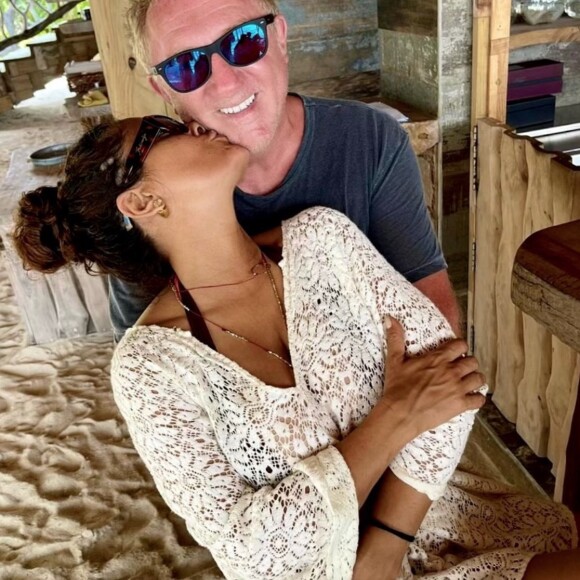 Salma Hayek et son mari François-Henri Pinault fêtent la Saint-Valentin. Instagram. Le 14 février 2021.