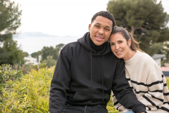 Exclusif  - Sandrine Diouf et son fils Isaac posent dans leur maison à Marseille, France, le 16 janvier 2021. © Jean-René Santini/Bestimage