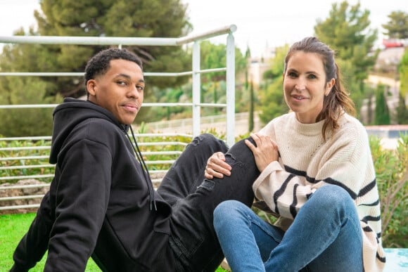 Exclusif - Sandrine Diouf et son fils Isaac posent dans leur maison à Marseille, France, le 16 janvier 2021. © Jean-René Santini/Bestimage