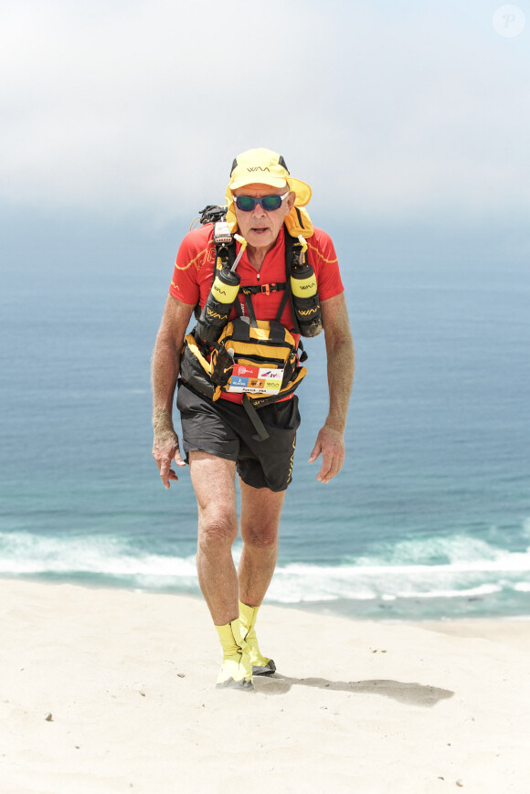 Patrick Poivre d'Arvor (PPDA) lors de l'étape n°1 de la 1ère édition du Half Marathon des Sables Peru, 120 kilomètres en autosuffisance, dans le désert d'Ica au Pérou. Le 2 décembre 2018 © E.Guimier / HalfMDS / Bestimage