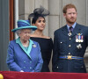 La reine Elisabeth II d'Angleterre, Meghan Markle, duchesse de Sussex (habillée en Dior Haute Couture par Maria Grazia Chiuri), le prince Harry, duc de Sussex - La famille royale d'Angleterre lors de la parade aérienne de la RAF pour le centième anniversaire au palais de Buckingham à Londres. Le 10 juillet 2018.