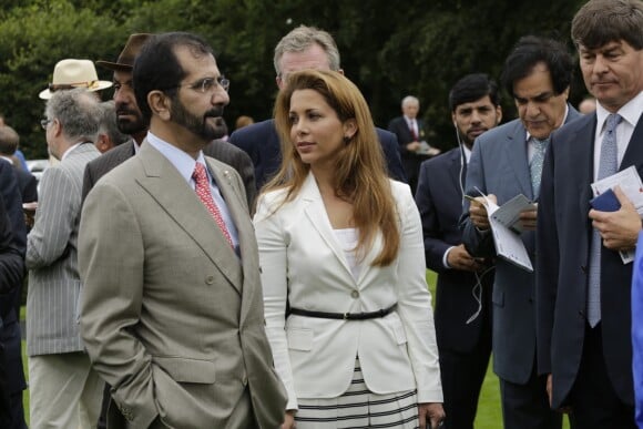 La princesse Haya Bint Al Hussein (Haya de Jordanie) et son mari le cheikh Mohammed bin Rashid Al Maktoum, émir de Dubaï, le 31 juillet 2013 lors des courses à Chichester, en Angleterre.