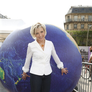 Evelyne Dhéliat - Inauguration du 13ème Forum International de la Météo et du Climat à l'Hôtel de Ville de Paris, le 27 mai 2016. © Christophe Aubert via Bestimage