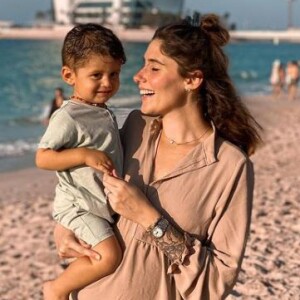 Jesta Hillmann avec son fils Juliann à Dubaï