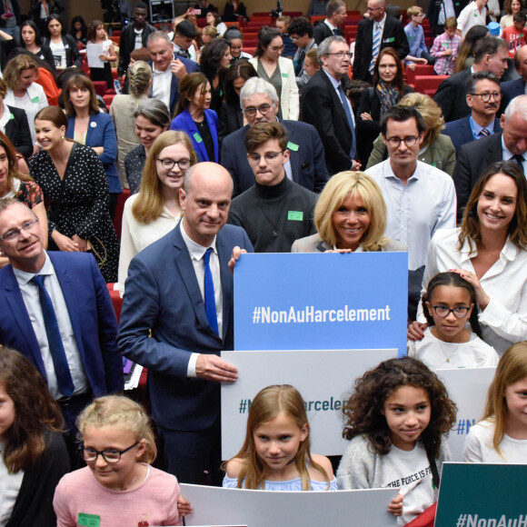 La première dame Brigitte Macron, le ministre de l'Education, Jean-Michel Blanquer, Julia Vignali, Marie Lopez, Isabelle Vtari - 6 ème cérémonie de remise des prix Non au Harcèlement au ministère de l'Education, Paris, France, le 3 juin 2019. © Federico Pestellini / Panoramic / Bestimage