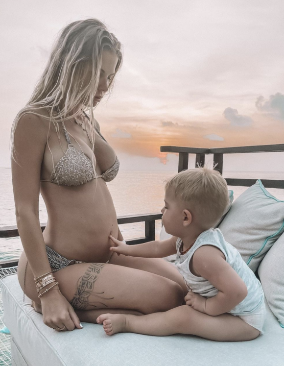 Jessica Thivenin est enceinte de son deuxième enfant. Avec son mari Thibault Garcia et leur fils Maylone, elle attend l'arrivée de ce bébé avec impatience.