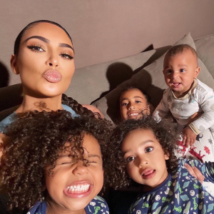 Kim Kardashian et ses quatre enfants North, Saint, Chicago et Psalm. Mai 2020.