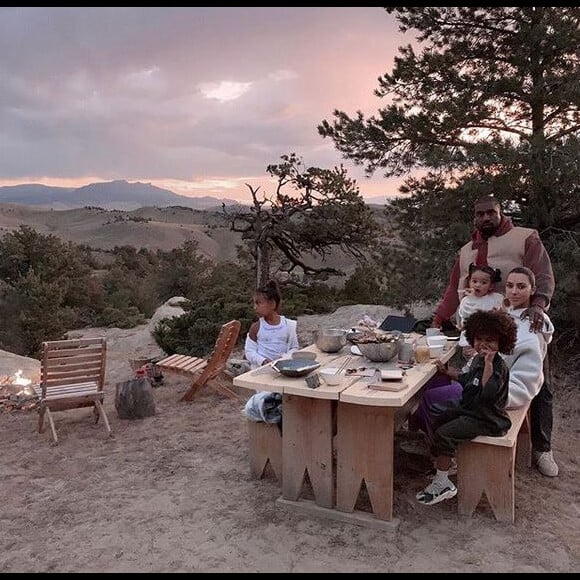 Kim Kardashian, Kanye West et leur trois enfants North, Saint et Chicago West au ranch Monster Lake à Cody, dans le Wyoming. Septembre 2019.