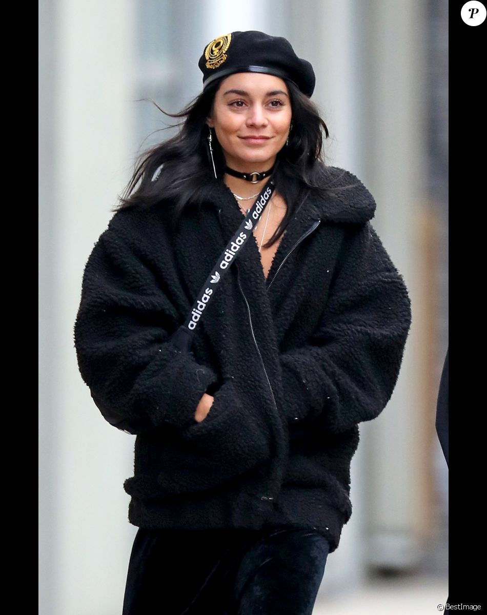Exclusif - Vanessa Hudgens fait du shopping avec une amie à New York, le 12 octobre 2019.
