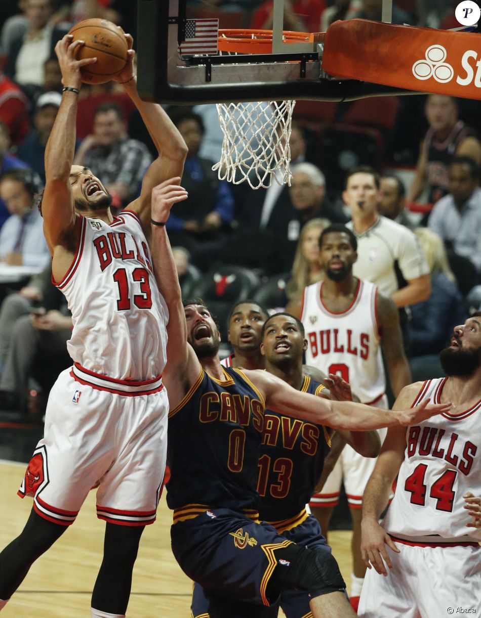 Joakim Noah Lors Du Match De NBA Opposant Les Chicago Bulls Aux ...