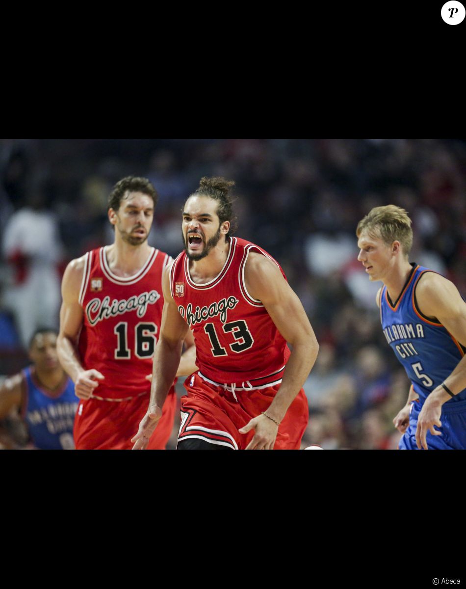 Joakim Noah lors du match de NBA opposant les Chicago Bulls aux Oklahoma City Thunder. Chicago, le 5 novembre 2015.