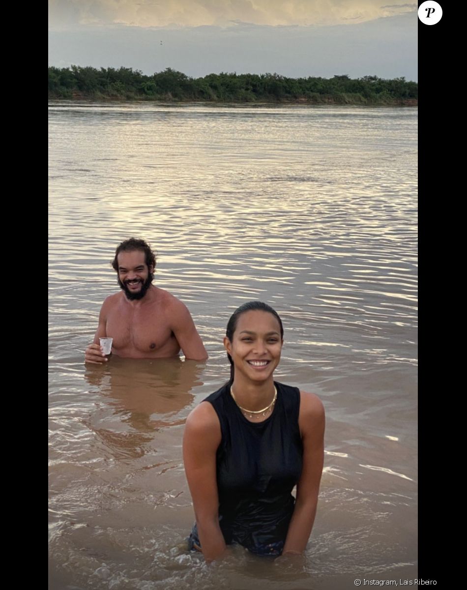 Joakim Noah et Lais Ribeiro se baignent à Teresina, au Brésil. Mars 2021.
