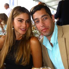 Archives - Sofia Vergara et son fiancé Nick Loeb se sont séparés ! Sofia a annoncé la nouvelle sur son twitter. Voici quelques photos d'archives du couple au "Hampton Classic Horse Show".