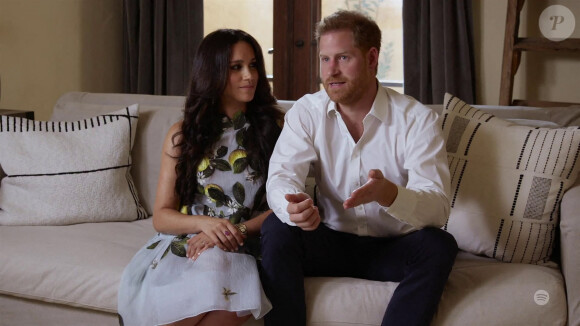 Le prince Harry et Meghan Markle (Robe Oscar de la Renta), duc et duchesse de Sussex, font leur première apparition en podcast sur Spotify depuis l'annonce de la deuxième grossesse de Meghan le 22 février 2021. 