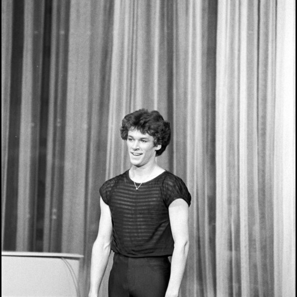 Patrick Dupond sur scène en 1980